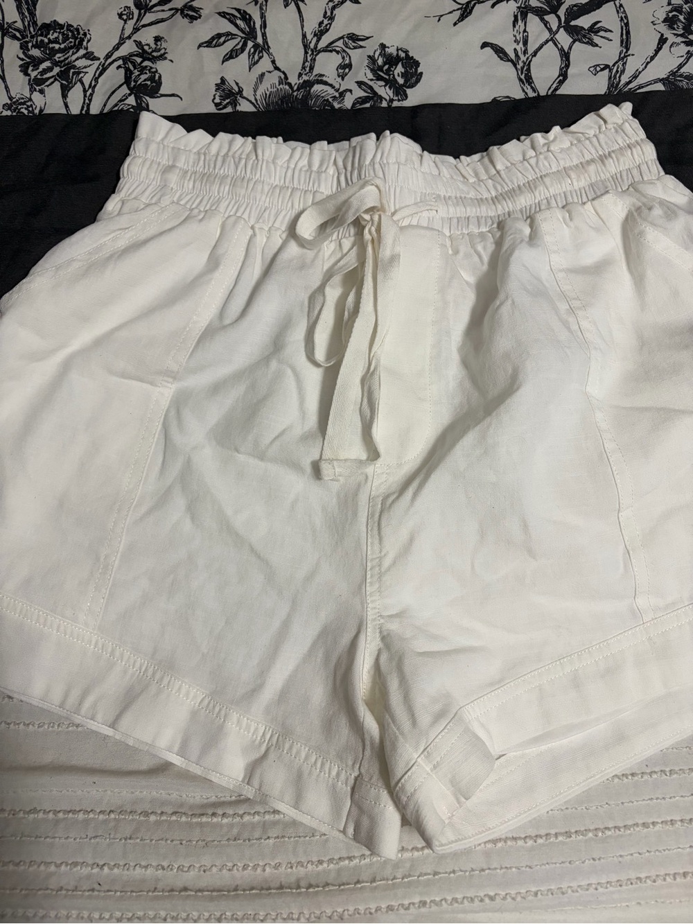 entro White High-Waist Drawstring Linen-Blend Shorts